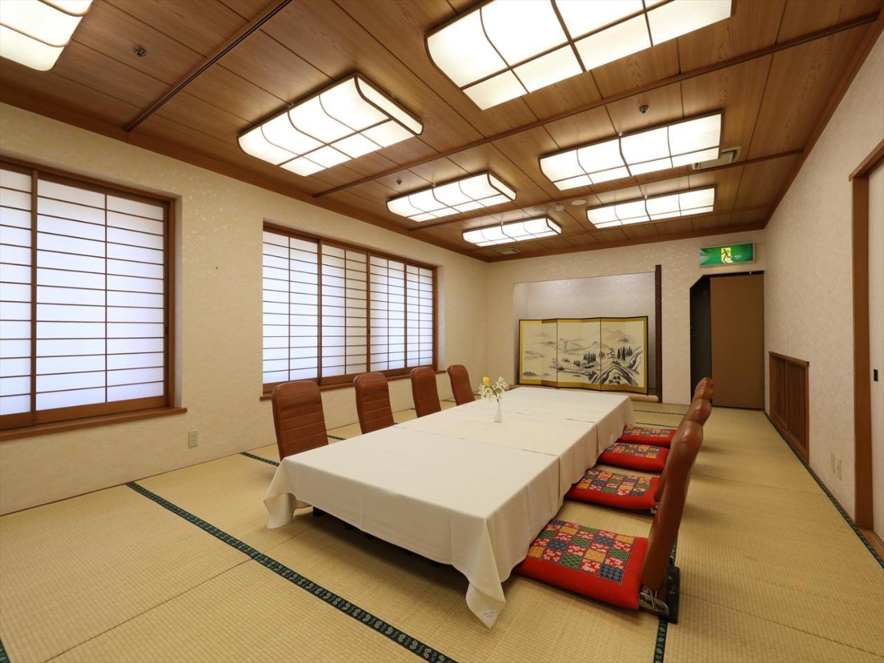 การ์เดน โฮเต็ล ชิอุงกะกุ ฮิงะชิ-มัตสึยะมะ Hotel Higashimatsuyama ภายนอก รูปภาพ
